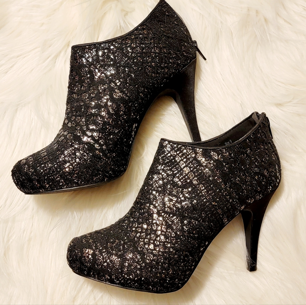 Maurices Gold And Black Heel